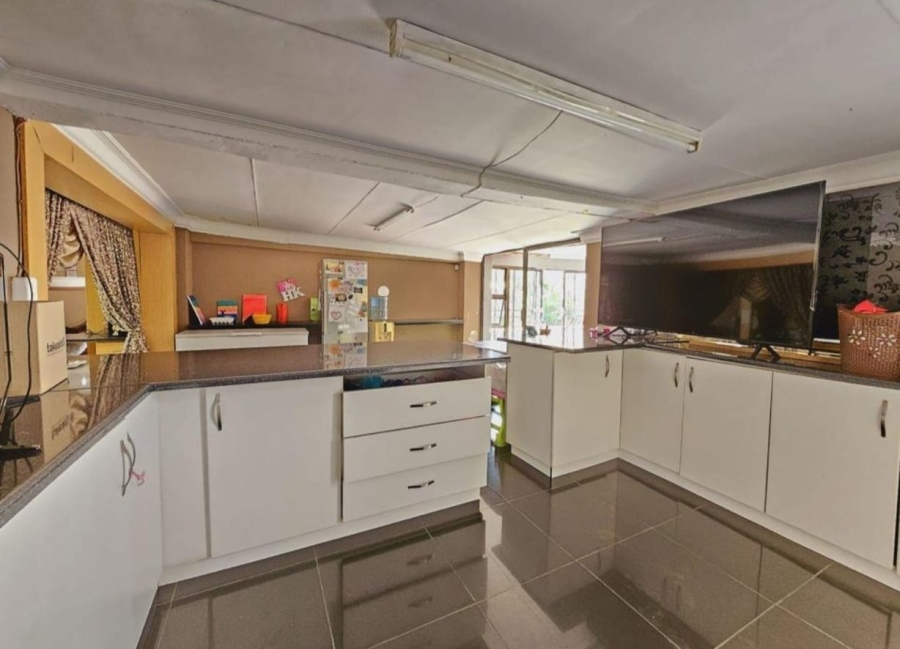 5 Bedroom Property for Sale in Van Der Hoff Park North West